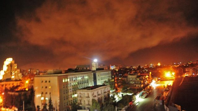 САД Британија и Франција ја нападнаа Сирија