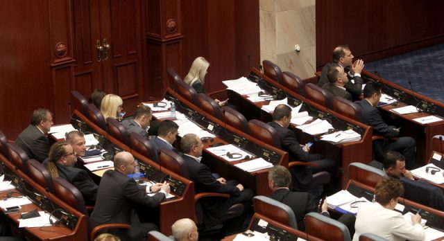 Една година по крвавиот четврток: Чочек, кавги и блокади во парламентот