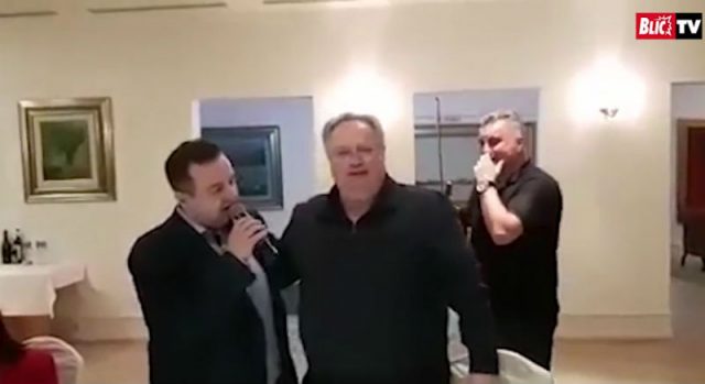 (ВИДЕО) Дачиќ заедно со Коѕијас испеаа песна на Грчки