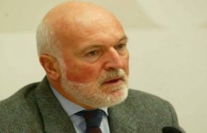 Фуере: Македонија може да започне преговори со ЕУ без решение за името