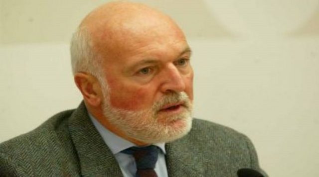 Фуере: Македонија може да започне преговори со ЕУ без решение за името