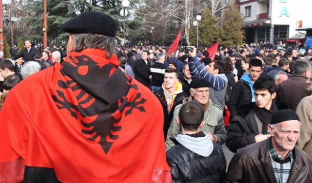 Ново насилство : Албанците од КиМ овој пат каменуваа спска амбуланта во СМ, неколку вечери по ред