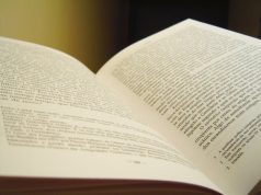 Србија: Заради неафирмативни искази спрема ЛГБТ во учебниците, Министерството може да ја збрани нивната употреба