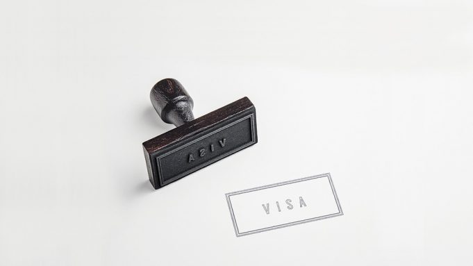 Хрватскиот “Јутарњи”: На Србија и се заканува укинување на либерализација на визите; Дачиќ со реакција