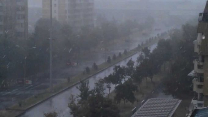 Сите градски улици и булевари се проодни еден час по невремето
