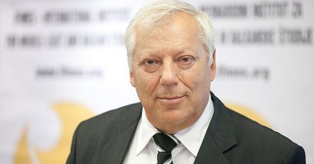 Ферид Мухиќ во одбрана на Иванов по изјавата на Јоханес Хан