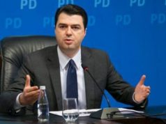 Албанската опозиција против бегалски кампови во земјата