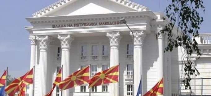 Барокот попушти пред дождот, владата прокисна