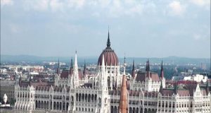 Унгарија со нов закон: Оданочување за промоција на мигранството