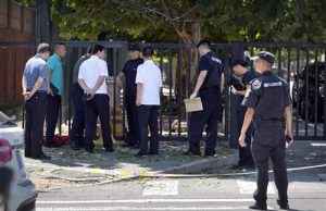Пекинг: Мала бобма детонирана пред амбасадата на САД во Кина