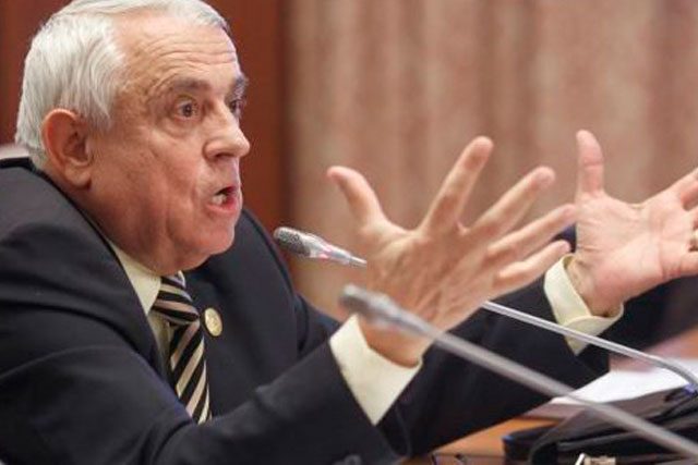 Рпманија: Даеа по споредбата на палењето заболени свињи со Аушвиц се обиде да објасни дека немал намера да ги навради Евреите