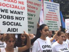 Ромите во Србија синоќа се дигнаа на протест против фашизмот и лошата состојба во која се наоѓаат со години. Немало претставници на Ромските здруженија од Македонија