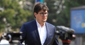 Втор ден се слушаат „бомбите“ во „Титаник“