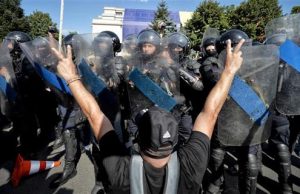 Се спрема хаос во Романија: На протестите 65 луѓе хоспитализирани