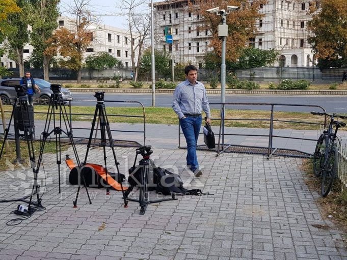 Срамота е! Не може еден да договара, а друг да местите – смс-порака од „Траекторија“