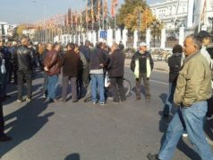 Охисовци на протест: Ќе кршиме и ќе палиме, сакаат парите за нашите плати да ги наменат за чистење на линданот