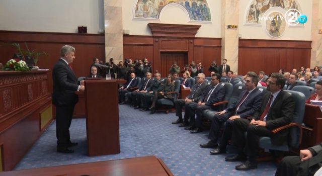 Иванов загрижен за иднината на државата, албанските партии го бојкотираа неговиот говор, Опозицијата го поздрави говорот