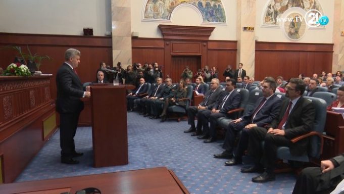 Иванов загрижен за иднината на државата, албанските партии го бојкотираа неговиот говор, Опозицијата го поздрави говорот