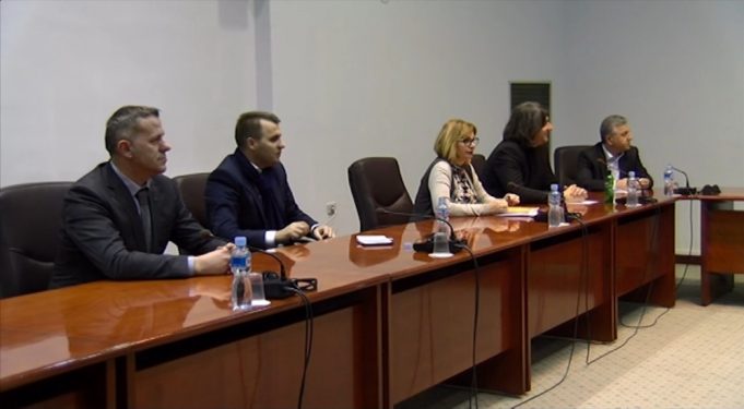 ПРАТЕНИЦИТЕ САКААТ ПОСЛЕ КРАЈОТ НА МАНДАТОТ, ДРЖАВАТА ДА ИМ ГАРАНТИРА ВРАБОТУВАЊЕ