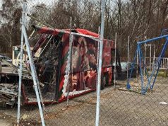 Автобусот на смртта поставен пред средно училиште во Ниш