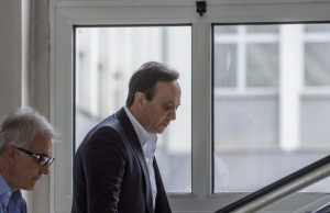 Мијалков чека прекоманда од Шутка во Мериот читајќи мемоари на американски лидери