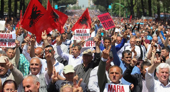Aлбанија ги забрани казината и кладилниците и воведе по 3000 евра за прво дете, 6000 за второ и 9000 за трето