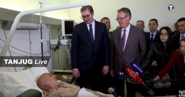 Вучиќ го посети повредениот Русин кој страдаше во нападод на приштинските специјалци