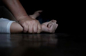 Маж од 45 г. силувал малолетничка од 12.г во Звечани. Граѓаните потресени од случката