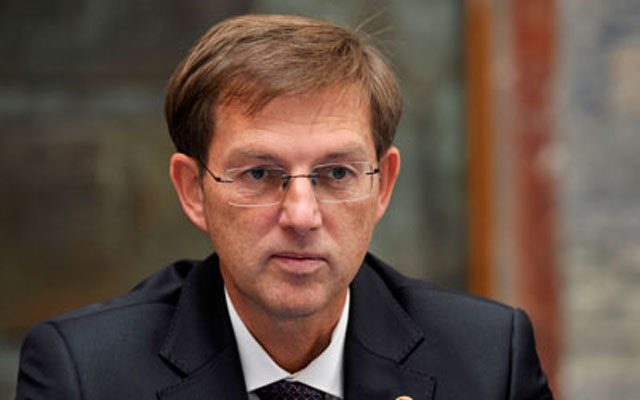 Церар ја напушта претседателската функција во партијата, останува министер