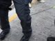Вандалите овојпат почнаа да ја хапаѓаат полицијат со стрели, во Хонг Конг