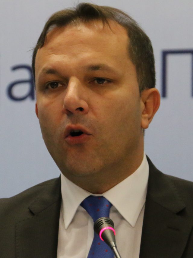 Оливер Спасовски „отвори“ бензинска во Куманово: Газдите немаат никаков приход, ама инвестирале милиони во бензинска!