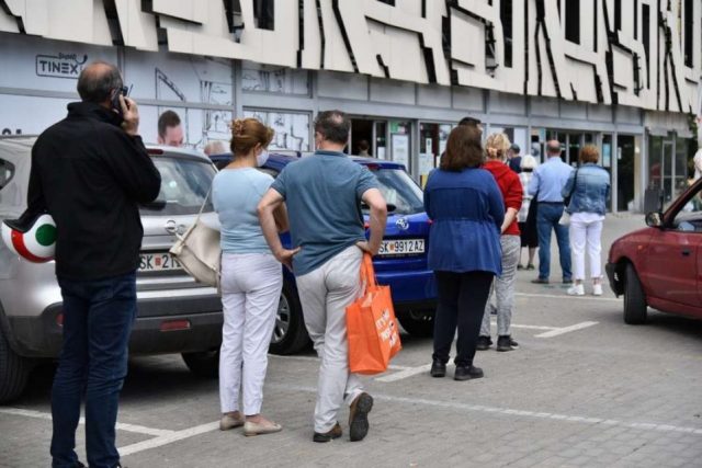 За „духовден“ нема одење на гробишта низ цела Македонија, пола држава затворена дома, граѓаните бесни