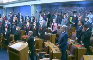 На број 41 пратеник, со потписи го подржаа професоот Здравко Кривокапиќ за нов мандатар