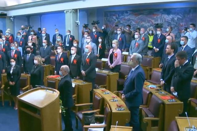 На број 41 пратеник, со потписи го подржаа професоот Здравко Кривокапиќ за нов мандатар
