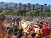 Народ во недоглед го испрати Митрополитот Амфилохије во неговиот кивот