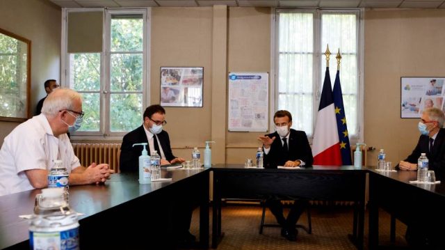 Во Франција заради корона вирусот повеќе општини во карантин