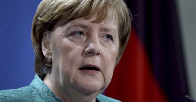 Ангела Меркел со остри критики за блокирање на Трамповиот профил на Твитер