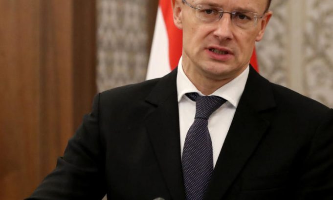 Сијарто: Русите и Кинезите нема да им дадат на своите граѓани штетни вакцини