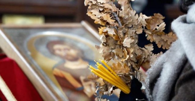 Православните христијани утре го слават Бадник, задутре Божиќ