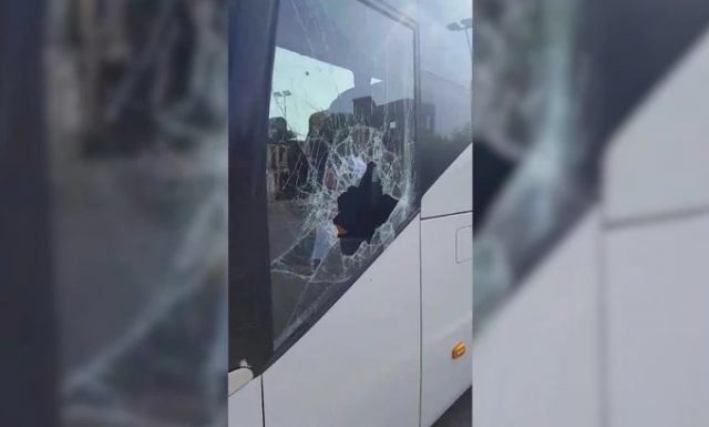 Утрово во Скопје каменуван и ограбен српски автобус со руски туристри
