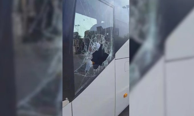 Утрово во Скопје каменуван и ограбен српски автобус со руски туристри