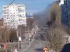 ВИДЕО: Украинец снимаше руски тенк на гратските улици, секунда подоцна тој пукаше во него